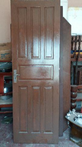 Porta de madeira maciça