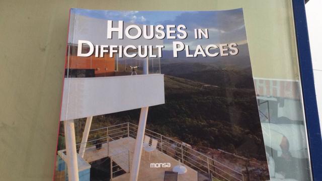 Livro houses in dificult places