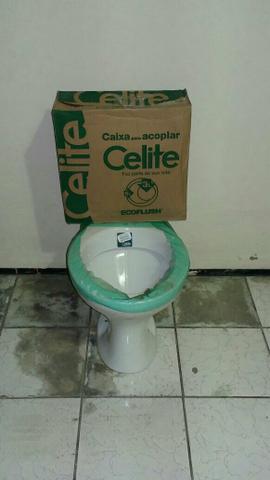 Vaso sanitário acoplado marca celite com acionamento de 3L