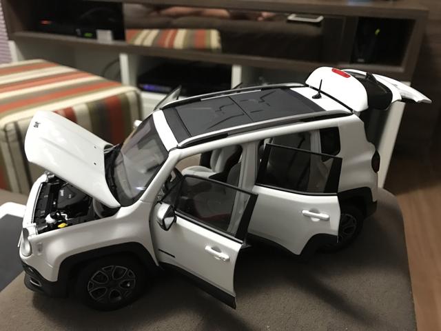 Miniatura Jeep Renegade escala 1/18 Top