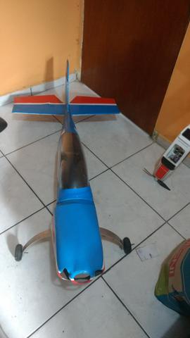 Aeromodelo Extra 260