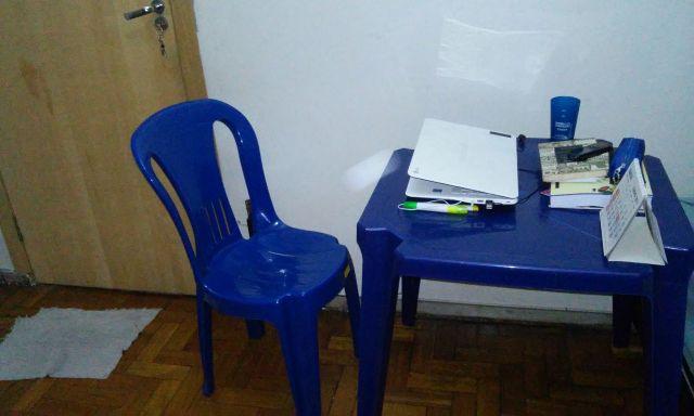 Mesa e cadeira
