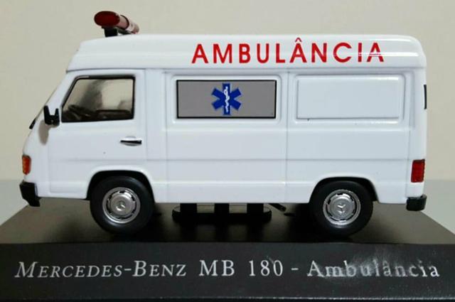 Miniatura Mercedes-Benz MB 180 Ambulância