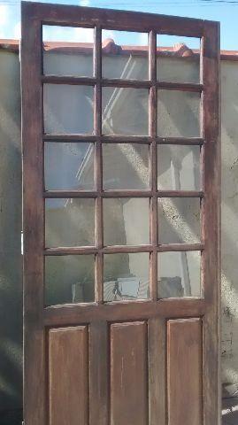 Porta de madeira com vidros
