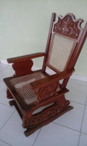 Cadeira em madeira de lei