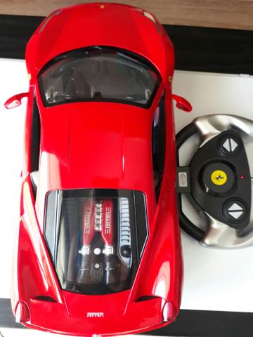 Ferrari 458 com controle remoto