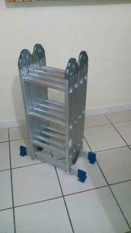 Escada articulada em alumínio (Dobrável)