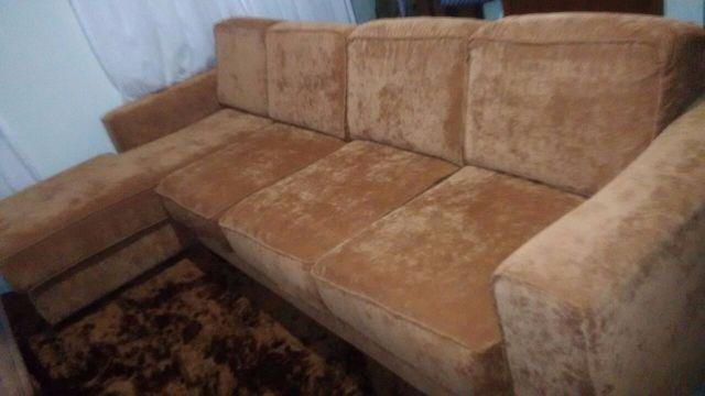 Lindo sofá 4 lugares com chaise