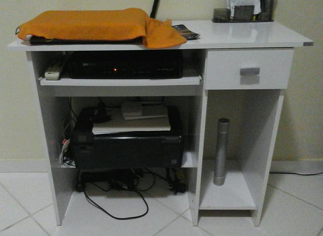 Mesa Para Computador Semi Nova