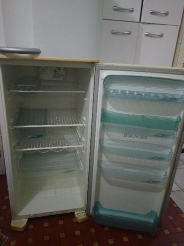 Geladeira /Refrigerador Electrolux com Freezer