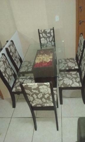 Mesa elegante seis cadeiras