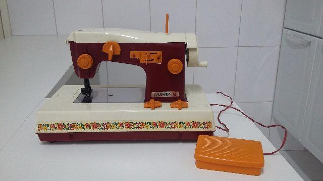 Mini máquina de costura Estrela anos 80