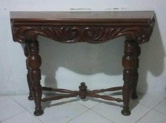 Vende-se uma mesa aparador linda rustico trabalhado madeira
