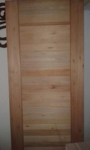 Porta de madeira nova sem uso