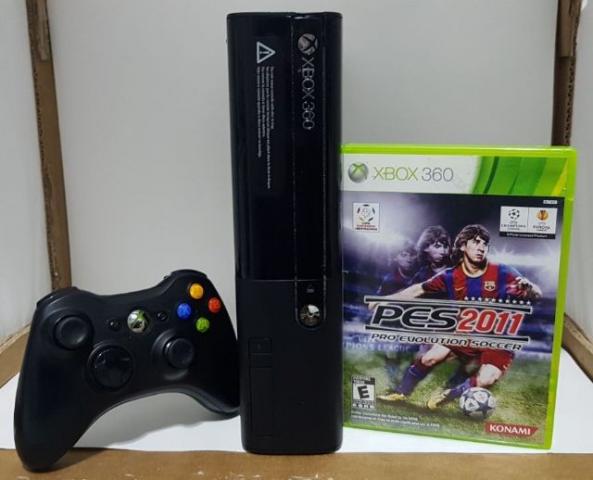 Xbox 360 Super Slim 4GB (+ Pes  e 1 Controle)