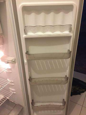 Geladeira/Refrigerador Esmaltec