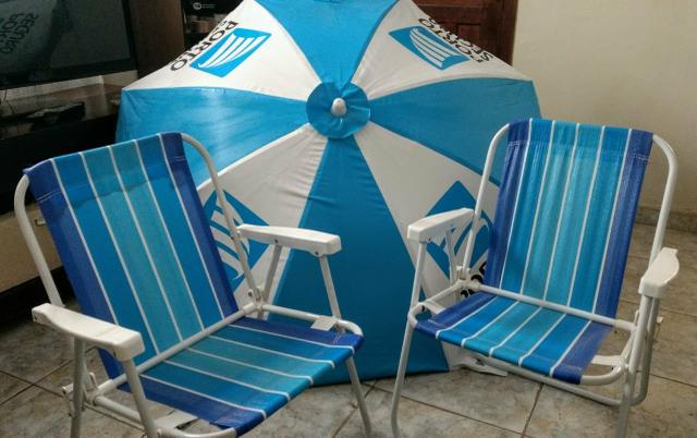Cadeiras de praia e guarda sol