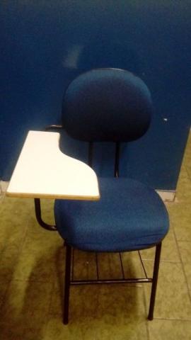 Cadeiras universitárias estofadas por R$ a unidade