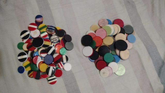 Lote de 168 botões (futebol de botão)