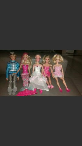 4 Barbies e um Ken por 110 reais