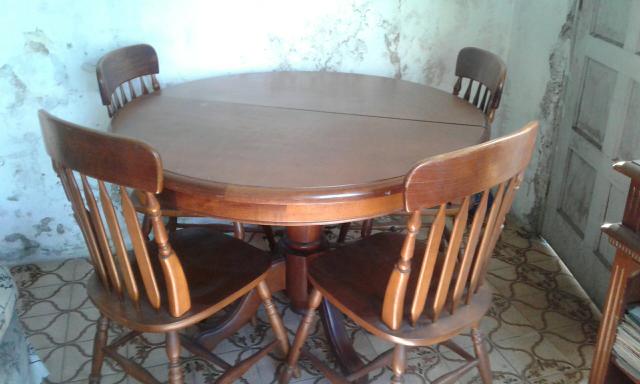 Mesa e 4 cadeiras Masotti