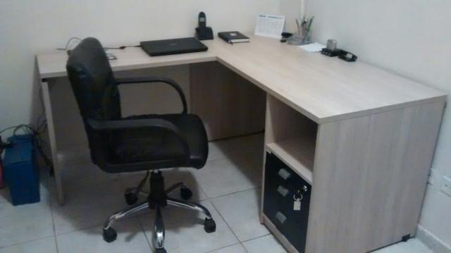 Mesa para escritório + cadeira diretor