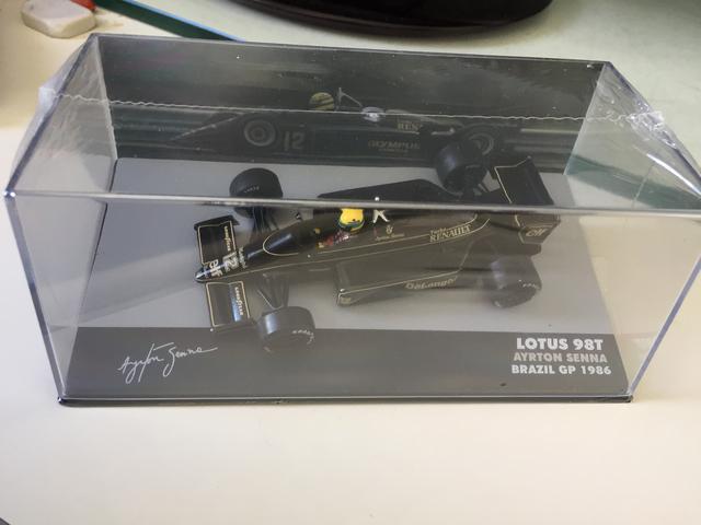 Miniatura Airton Senna Lotus 98T 1:48