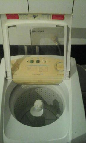 Vendo essa máquina de lavar funcionado perfeitamente leia