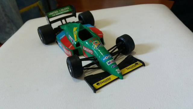 Miniatura de carro de Fórmula 1 Benetton Ford Michael