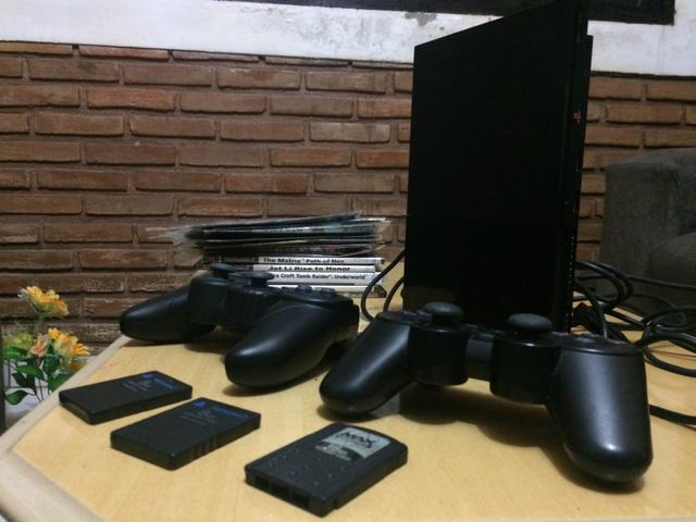 PlayStation 2 + 2 controles + 71 jogos e Acessórios