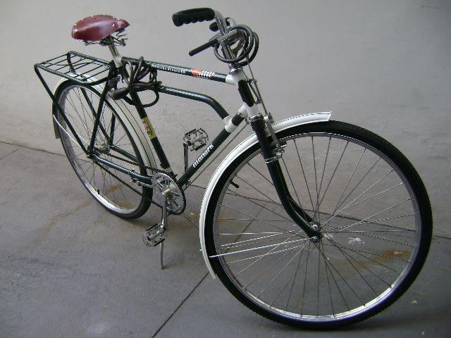 Bicicleta Monark anos  Muito Nova
