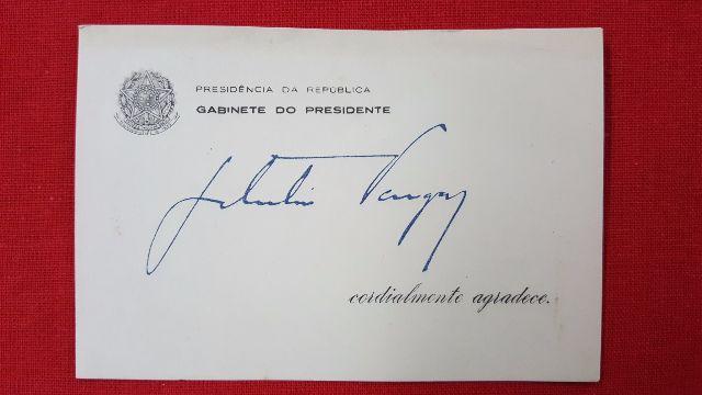 Cartão com assinatura de Getúlio Vargas da Presidência da