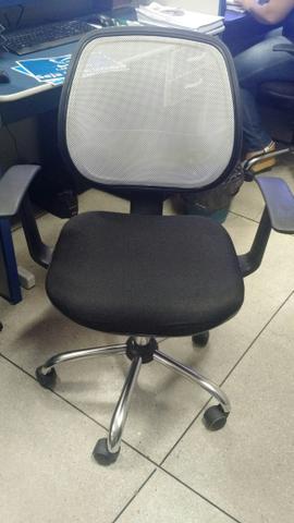 Cadeira giratoria para escritorio semi nova valor 
