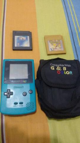 Game Boy Color com Gold Pokemon