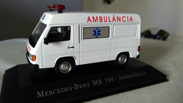 Ambulância miniatura