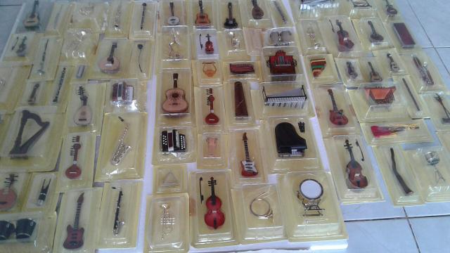 Coleção de miniaturas de instrumentos musicais