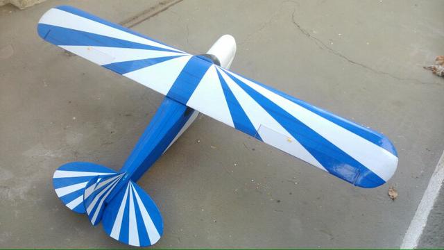 Aeromodelo Piper azul cod.008