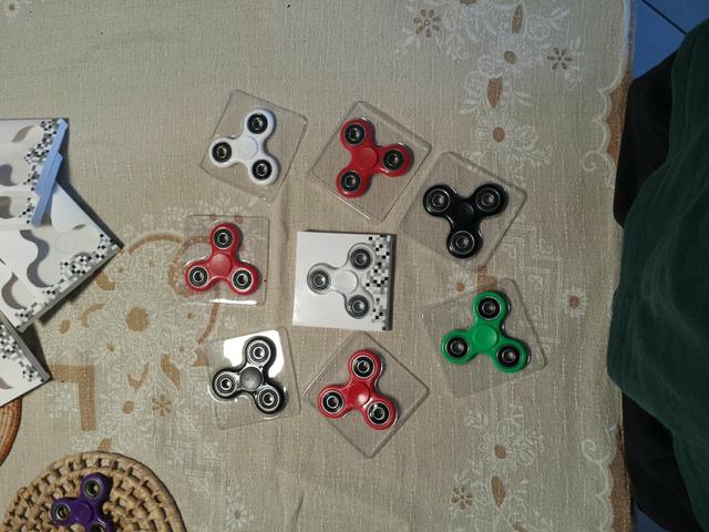 Hand spinners