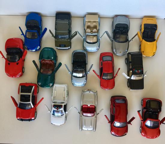 15 mini carros variados Coleção MAISTO Jornal EXTRA