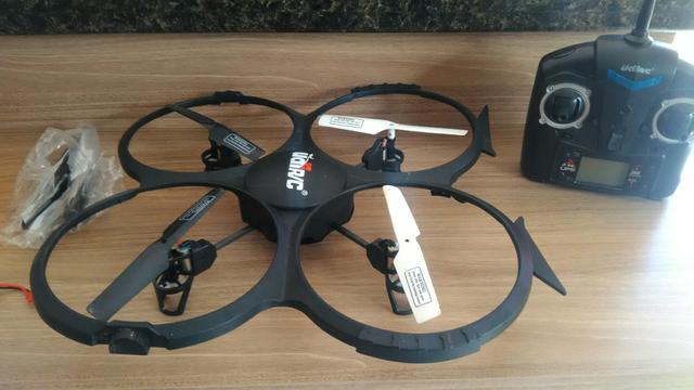 Drone UDIRC com câmera que filma e tira foto