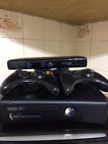 Xbox 360 com kinect e 2 controles
