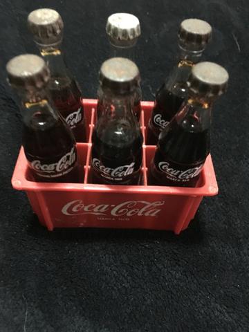 Engradado e mini garrafinhas Coca Cola R$