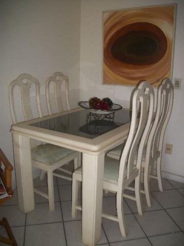 Linda mesa de jantar com 4 cadeiras
