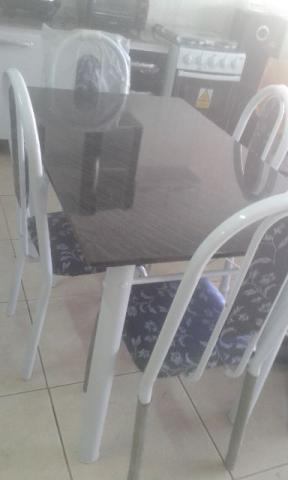 Mesa 4 cadeira tampo de granito