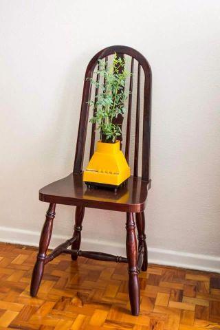 Cadeira de madeira decorativa