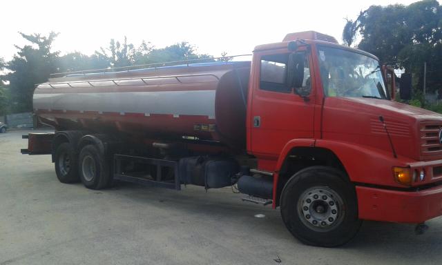 Caminhão pipa- Fornecimento de água potável 