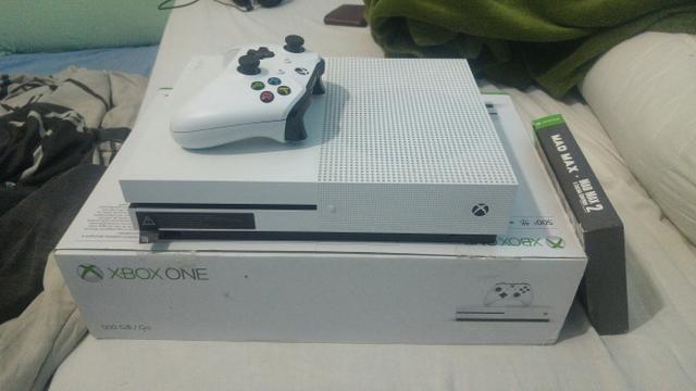 Xbox one s 500 GB com 2 jogos
