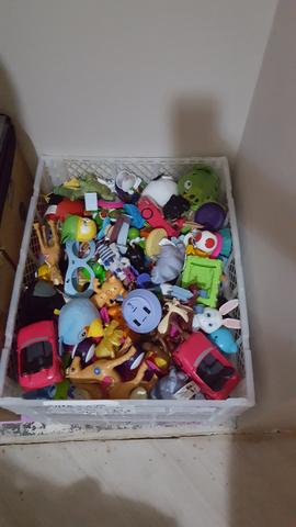 Caixa de brinquedos do mc donalds