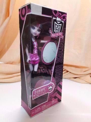 Draculaura Monster High Passeio no Shopping Day At The Maul