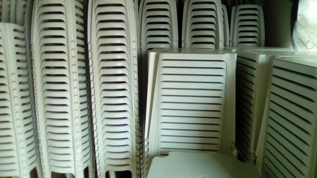 Jogos de mesas de plastico brancas novas -entregamos com